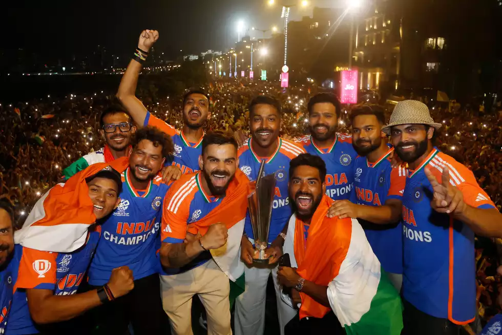 Hundreds of thousands filled the iconic Marine Drive on which the triumphant World Cup team was paraded by an open air bus ©BCCI